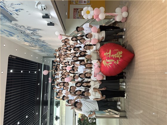 坤馳科技隊(duì)伍合影2